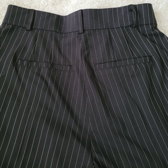 Bar III striped vest petite pantsuit. Pants are size 2P and vest is petite small - Picture 7 of 9